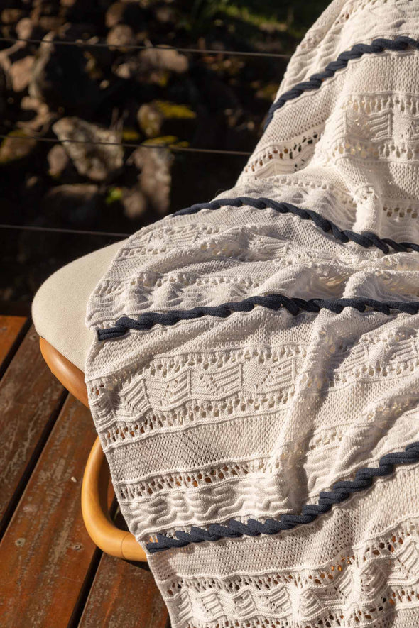 Nova Friburgo Throw - Natural / Mocha Detail