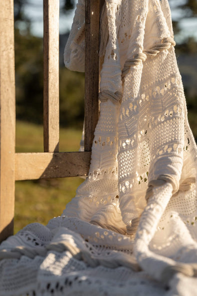Nova Friburgo Throw - Natural / Mocha Detail