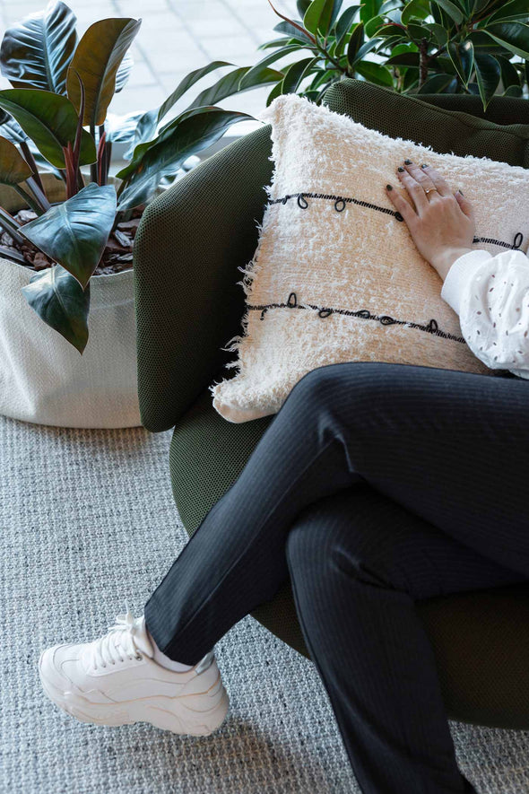 Carinho Cushion - Natural / Black Leather