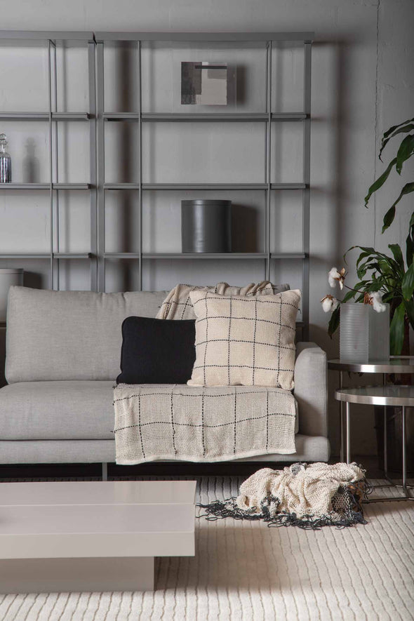 Boca De Leao Throw - Natural / Black Leather