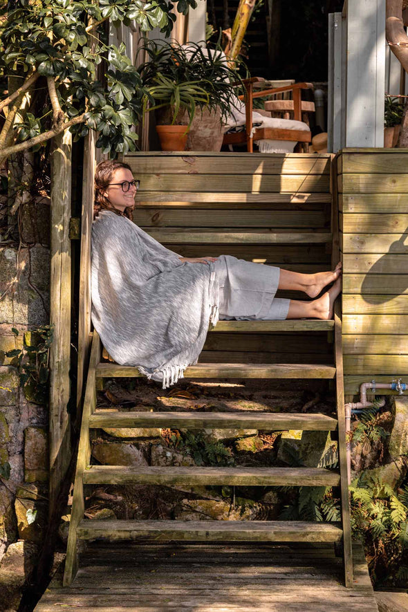 Poseidon Throw - Natural / Slate Grey