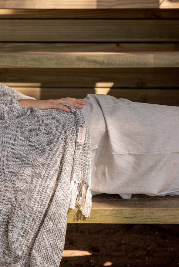 Poseidon Throw - Natural / Slate Grey