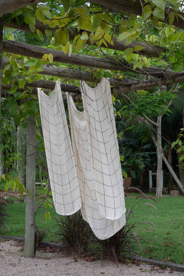 Boca De Leao Throw - Natural / Black Leather