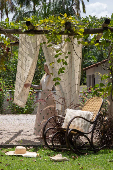 Boca De Leao Throw - Natural / Black Leather